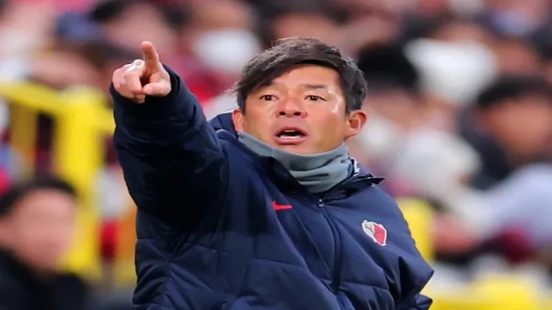 Huấn luyện viên Toru Oniki của Kashima Antlers vào ngày 8 tháng 3 năm 2025