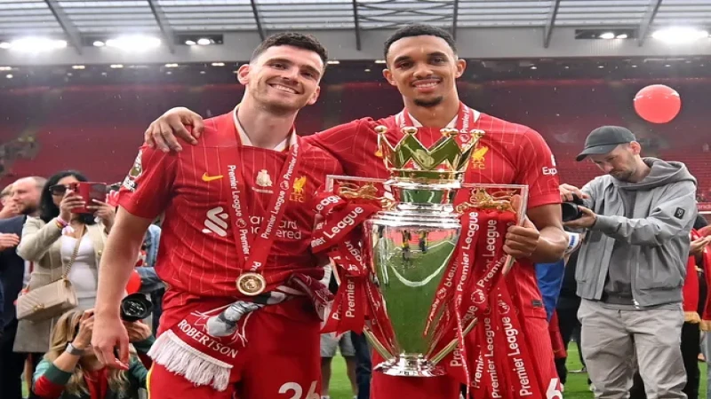 Andy Robertson và Trent Alexander-Arnold ăn mừng chức vô địch Ngoại hạng Anh Andy Robertson và Trent Alexander-Arnold ăn mừng chức vô địch Ngoại hạng Anh