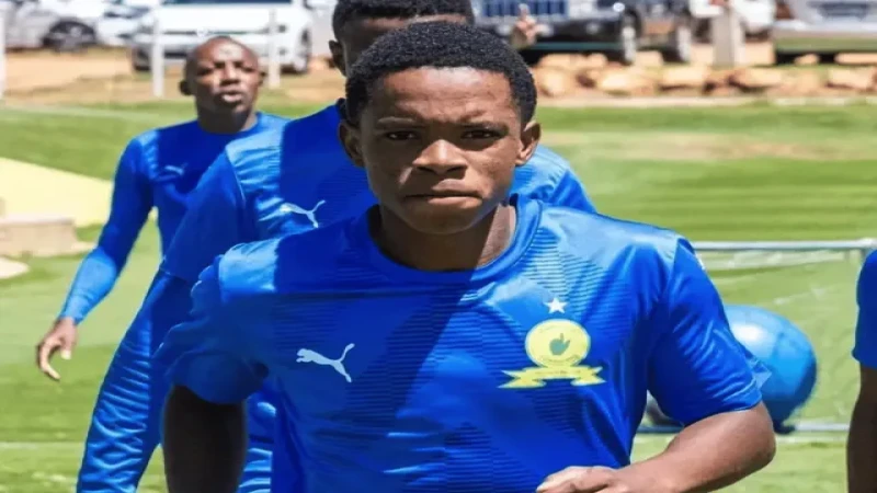 Tiền đạo Siyabonga Mabena của Mamelodi Sundowns