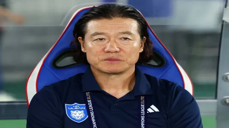 Huấn luyện viên Kim Pan-gon của Ulsan HD ngày 2 tháng 10 năm 2024