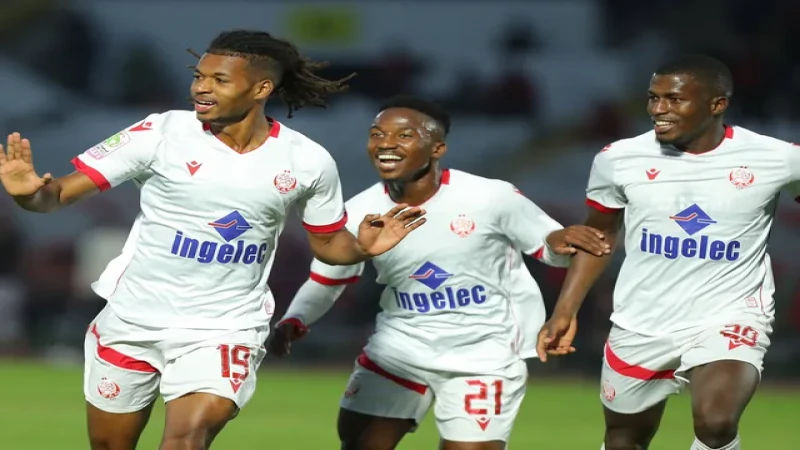 El Mehdi El Moubarik của Wydad AC ăn mừng bàn thắng cùng đồng đội