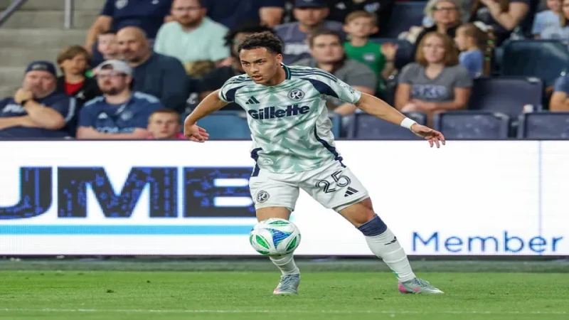 Hậu vệ Peyton Miller của New England Revolution trong trận đấu ngày 24/05/2025
