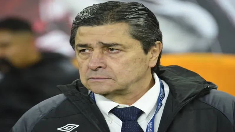 Huấn luyện viên Luis Fernando Tena của Guatemala - Nhận định soi kèo Guatemala vs Panama 21/06 lúc 09h00