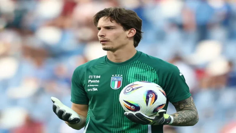 Marco Carnesecchi của Ý vào ngày 9 tháng 6 năm 2025 Marco Carnesecchi của Ý trong màu áo đội tuyển Ý ngày 9 tháng 6 năm 2025