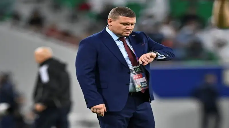 Huấn luyện viên Maksim Lisitsyn của Kyrgyzstan trong trận đấu với Qatar, ngày 10 tháng 10 năm 2024