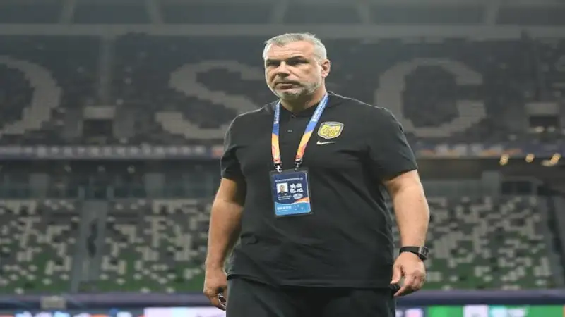 Huấn luyện viên Cosmin Olaroiu của đội tuyển UAE ngày 03/06/2025