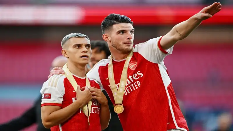 Leandro Trossard và Declan Rice Leandro Trossard và Declan Rice trong màu áo Arsenal