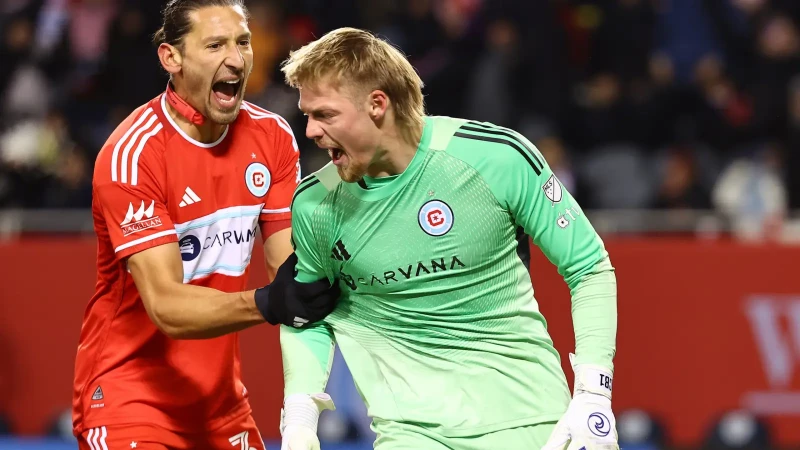 Thủ môn Chris Brady của Chicago Fire trong trận đấu ngày 13 tháng 4 năm 2025