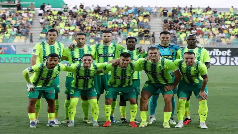 Ảnh đội hình AEK Larnaca chụp trước trận đấu