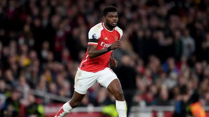 Thomas Partey: Cựu tiền vệ Arsenal hầu tòa, tại ngoại với điều kiện