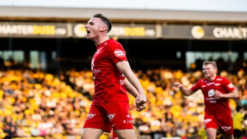 Joachim Soltvedt của Brann ăn mừng bàn thắng