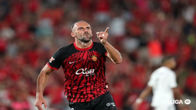 Vedat Muriqi của Mallorca ăn mừng bàn thắng